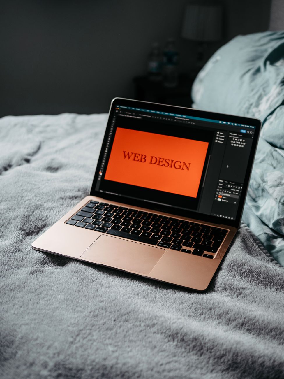 Pautas de diseño web y accesibilidad WCAG sobre un ordenador